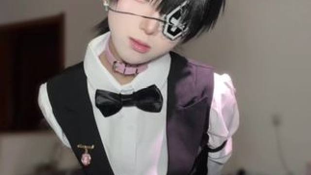 我躺在小正太腿上发现特别舒服呀