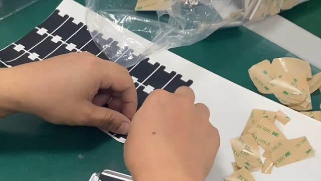 细节决定体验，磁吸位置贴上防刮软垫，减少金属互相摩擦，更好保护配件外观