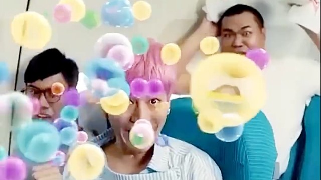 飞机上也能看到彩虹啊！