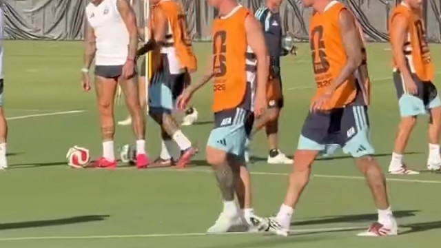 纯粹的足球赛场也不应该出现这些