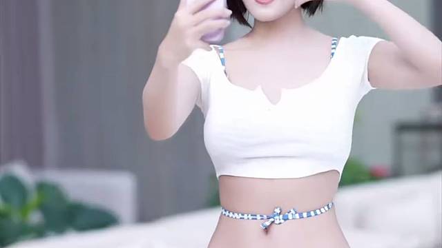 俏皮美女