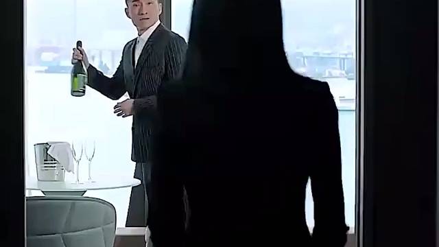 香槟等会再开