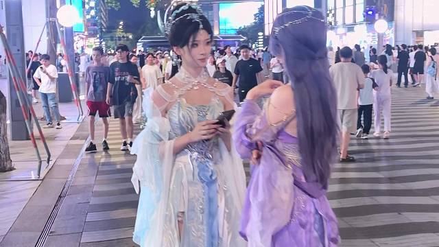 随机奖励一位幸运女生