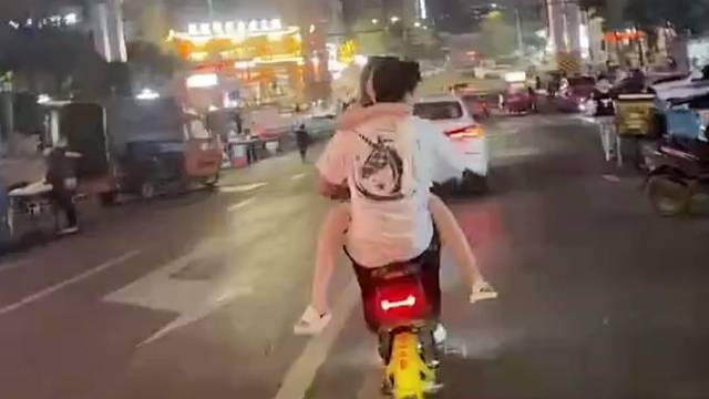 骑个车都不老实