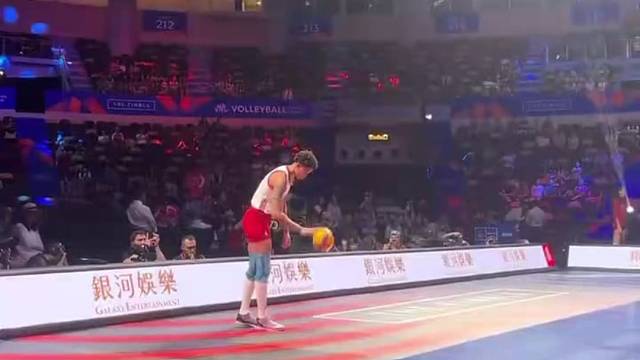 四号身姿优美，球技也漂亮