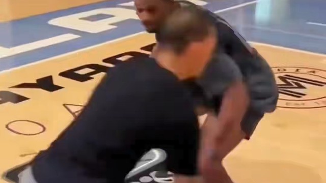 1米7的mvp vs 北美防守专家#篮球