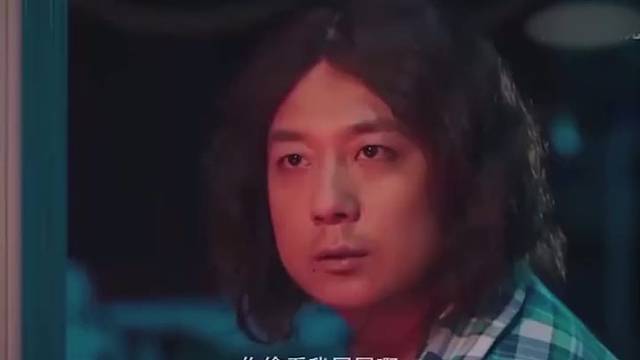 小伙一句话提醒了美女
