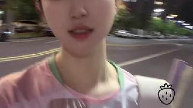 暴汗日记，流出烦恼。一身通透，风也温柔。打完羽毛球回家的路上风都是甜的