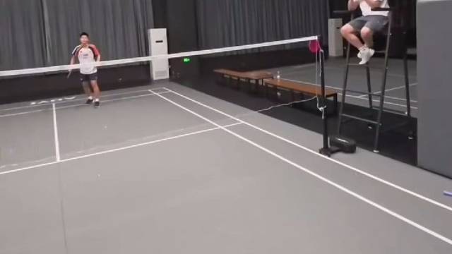 一来一回酣畅淋漓。#羽毛球