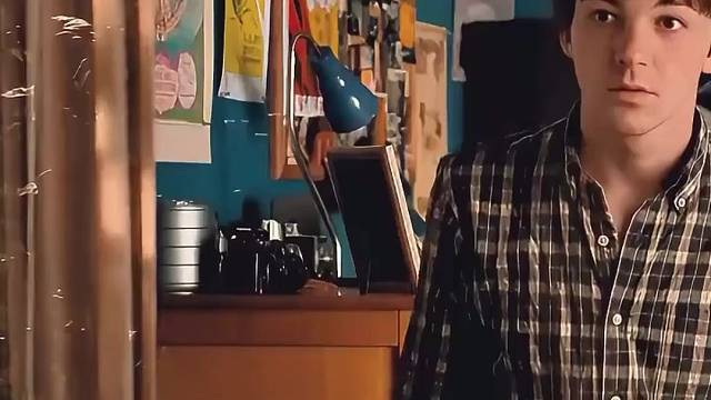 美女换衣服给小伙都看爽了