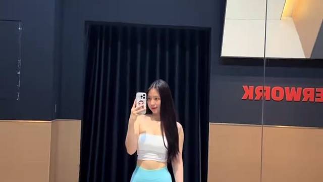 可爱瑜伽妹