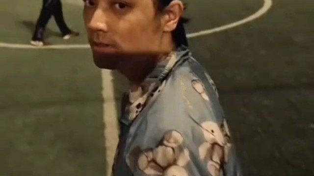 专业的踢法，让对手连球衣都摸不到，这就是硬实力的碾压#足球