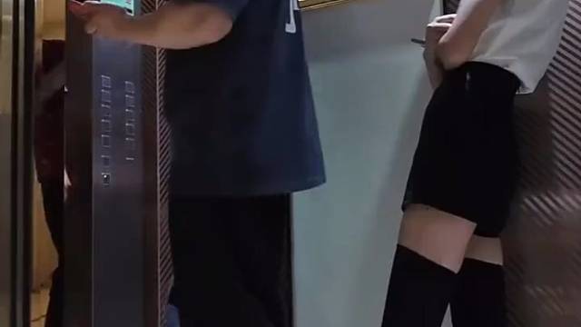 跟出去要照片去了