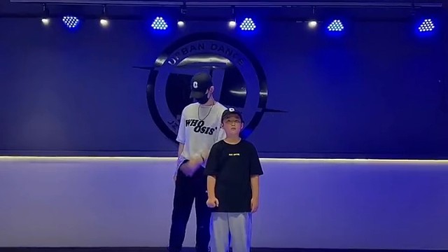 小胖子跳的不错