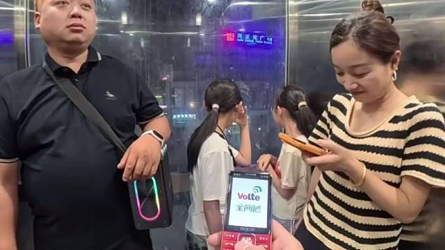依旧展示人脉