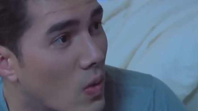 不应该是黑的吗
