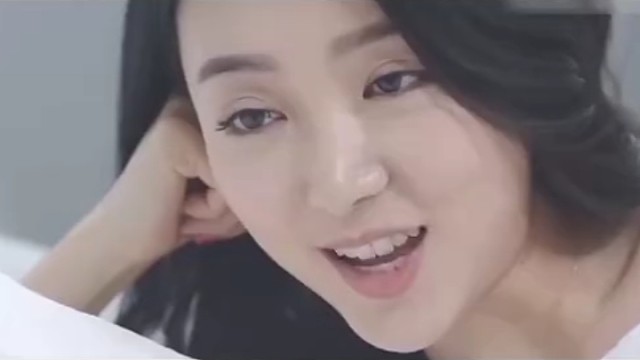 瑜伽裤美女竟然这样搞
