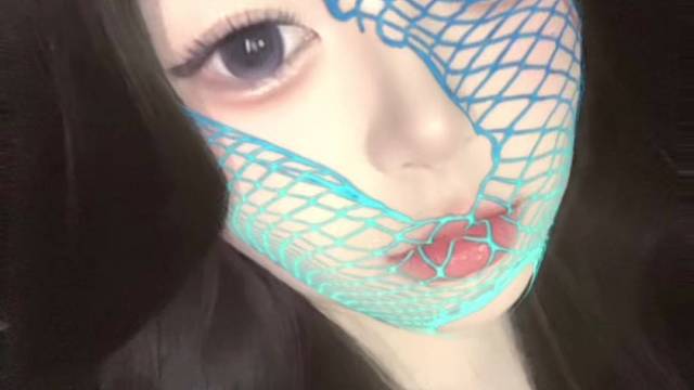 哦