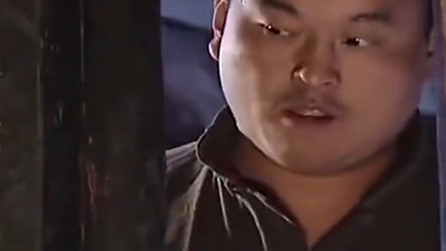 姑娘被囚禁，竟被狱卒糟蹋