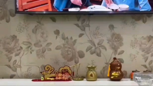 这一生究竟要有多幸运，才能遇到那个，满眼都是你，待你如初，疼你入骨，见不得你受半