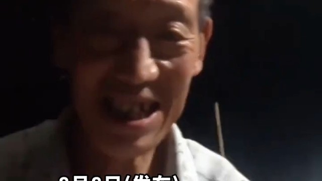 爷爷给一直想养狗的孙子捉了只狗，特意打视频开心地给孙子展示