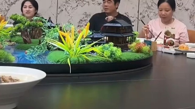 父亲向孩子们发布“生育奖励”，“生一胎给10万，生二胎给20万”生到第5个不仅奖金照付，再奖励一套洋