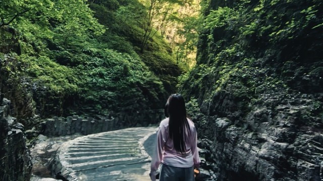 山顶的风景总要自己去看.