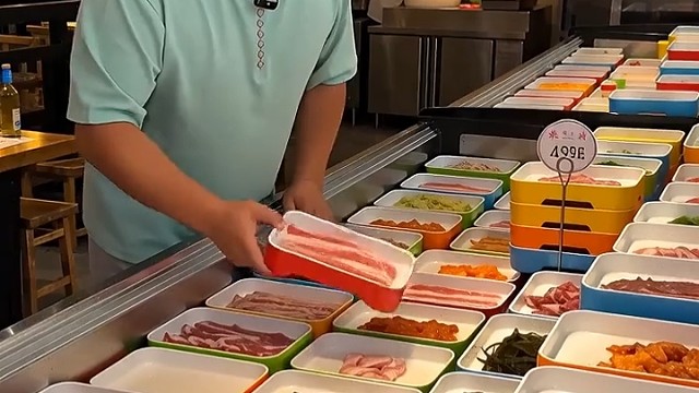 吃烤肉就选承德县小草房烤肉