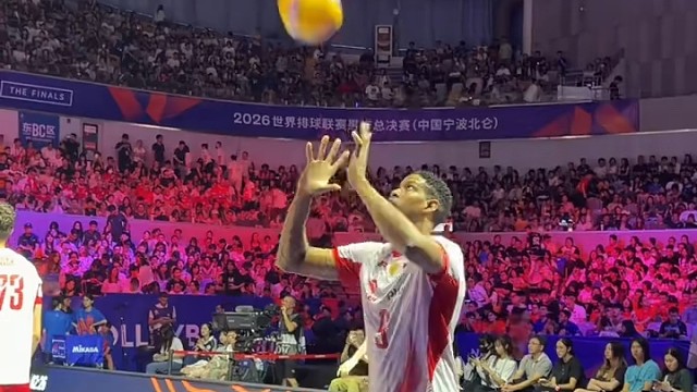 近在咫尺直面较量，领略顶尖选手强悍攻防张力