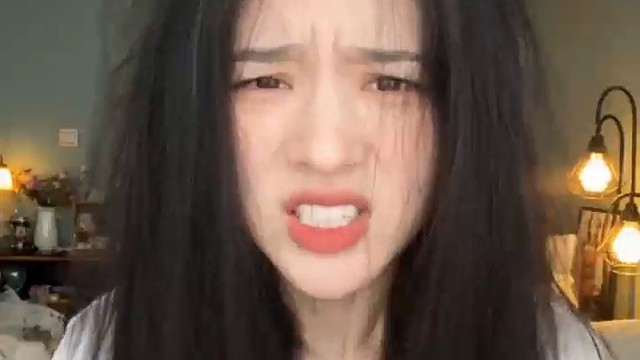 清爽的头发跟精致的妆容更搭