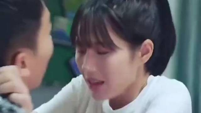 在教室就敢来硬的