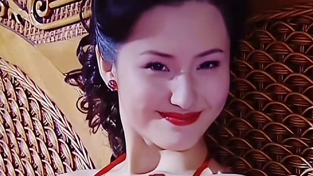 风韵犹存的二姨太让管家魂不守舍