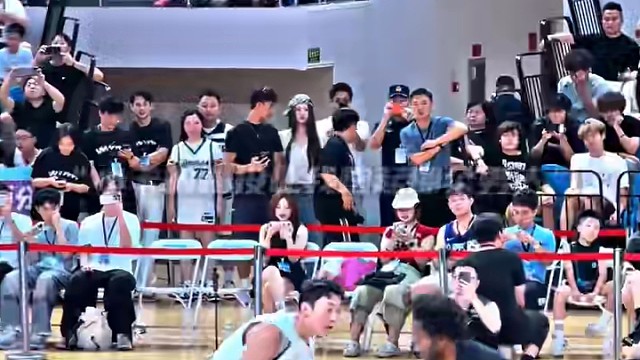 小卡每一记跳投仿佛都在致敬那个男人，要是科比打小卡#篮球