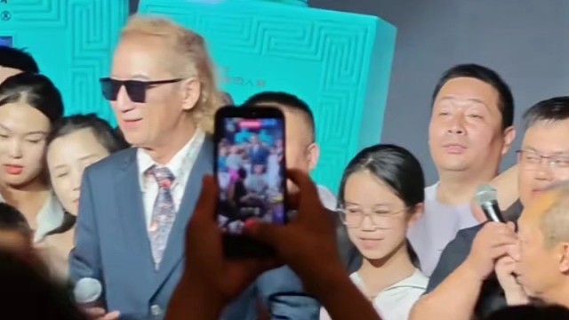 和狼戈老师同台演唱