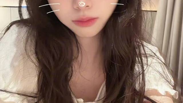 看着你的笑我好像就足够～