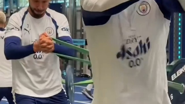 曼城开启集训，哈兰德训练场尽显可爱#足球