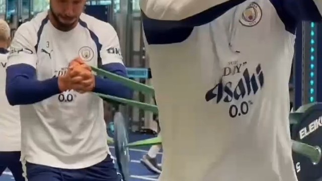 积极训练备战下一场比赛#足球