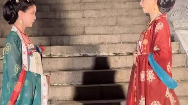 就很尴尬