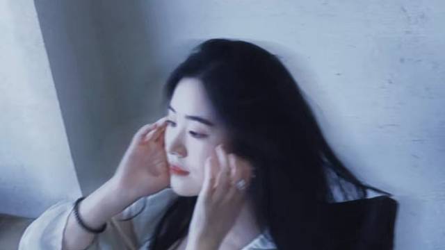 又要美 又要身材 还要情绪价值 给你两巴掌要不要