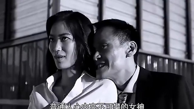 办公桌下面，能藏两个人了