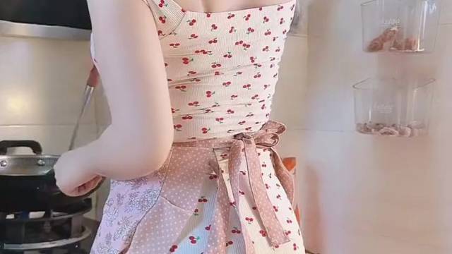 看着娘们喝着酒，痛快一宿是一宿！