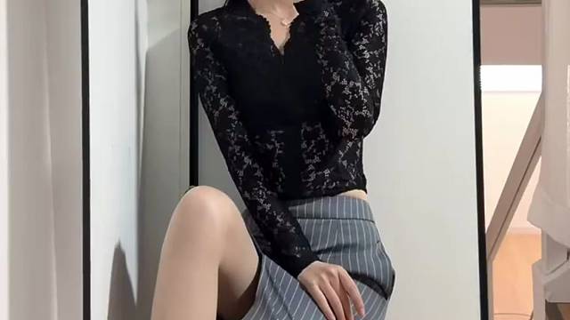 这套穿搭有含蓄美
