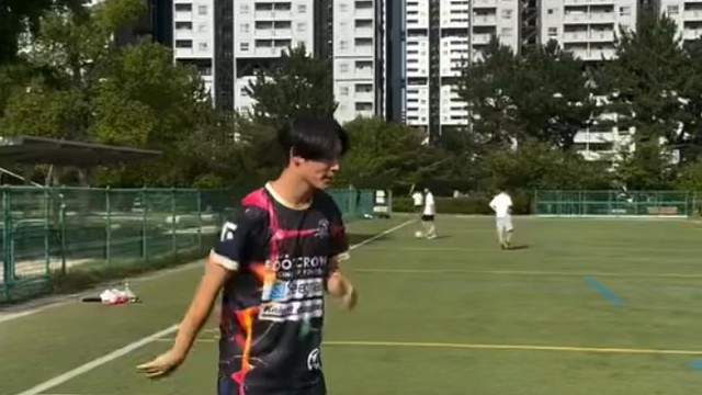 绿茵场上，一脚踢走烦恼，快乐就这么简单。