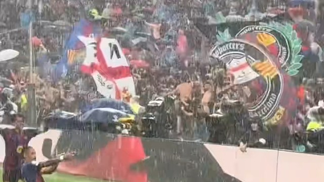 大雨欧冠赛场激情拉满 这场对决实在不容错过#足球
