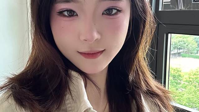 今天推迟1小时哦，求直播间变白呢哈哈