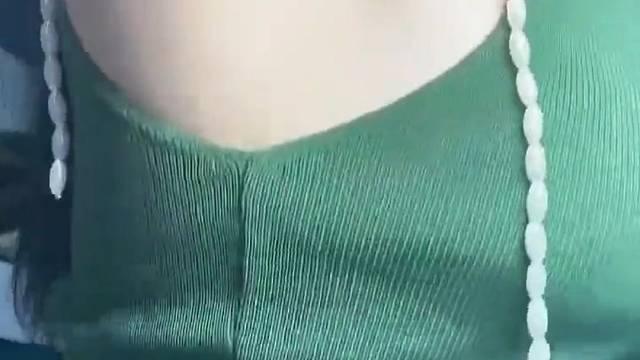 这个黑头我有两个，都长在胸前了