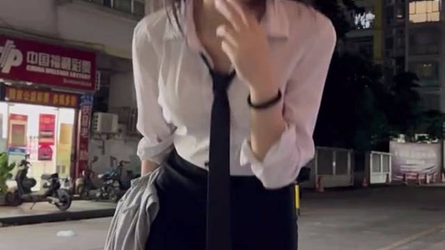 黑丝嫩妹