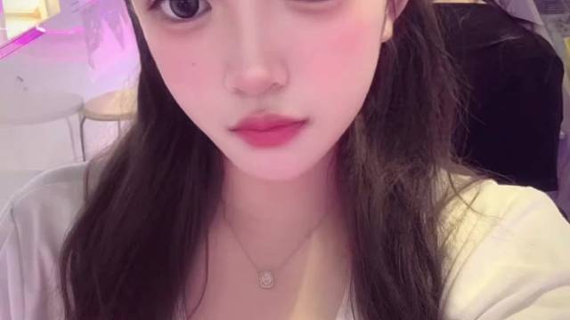 今天对谁摇尾巴了 我的小狗