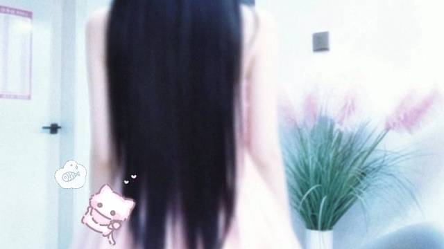 翩翩梨花瘦，独我不由。