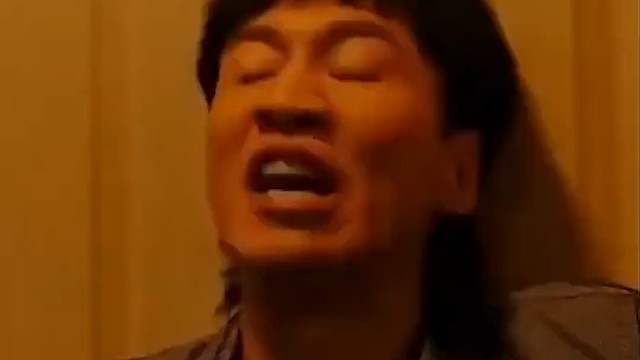 这样祈求就勉强陪你睡一晚